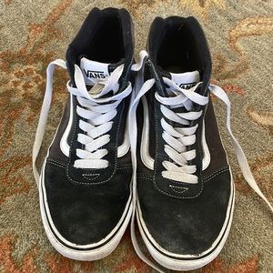 Vans men’s 10.5 black skate shoes flaws